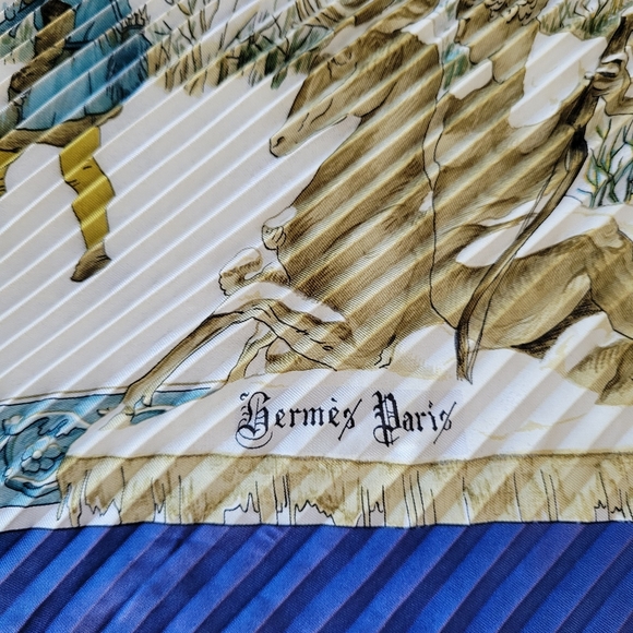 HERMES L’Hiver PM Hermes Cashmere Plisse 1968 Phillipe Ledoux Scarf - Picture 2 of 4